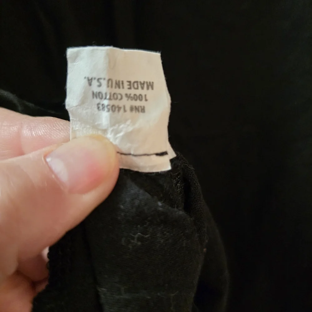 Black Graphic Tank with Side Cutouts - YOU CAN FIND ME IN THE FRONT ROW - Picture 8 of 9